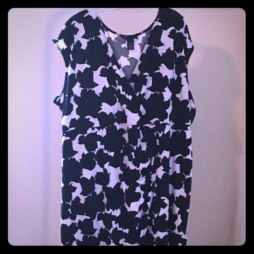 Black and White Sleeveless Dress - Plus Size